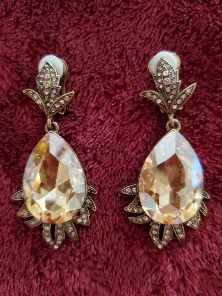 Oscar De La Renta Signed Champagne Crystal Teardrop Clip On Earrings